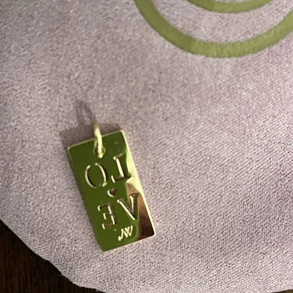 Jane Win pendant - Picture 3 of 4